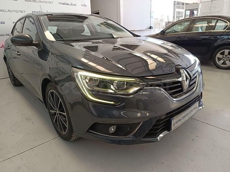 Usado Renault Mégane IV Zen 115 CV (84 kW) 2019 Gris / plata Berlina