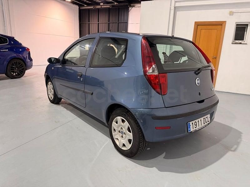 Usado Fiat Punto Active 60 CV (44 kW) 2005 Azul Utilitario
