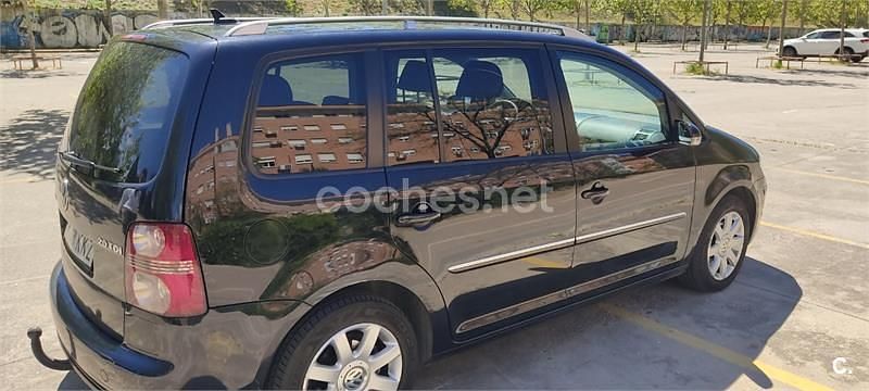 Usado VW Touran Highline 140 CV (102 kW) 2009 Negro Monovolumen