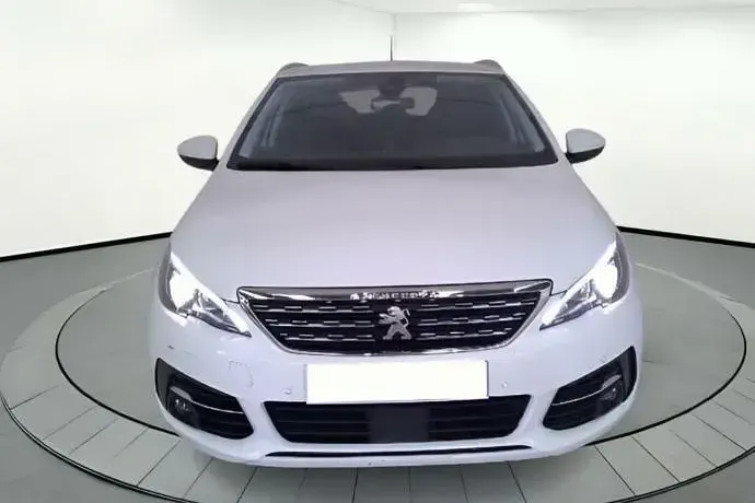 Usado Peugeot 308 Allure 131 CV (96 kW) 2021 Blanco Familiar