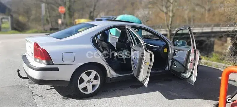 Usado Volvo S60 Momentum 163 CV (119 kW) 2006 Gris / plata Berlina