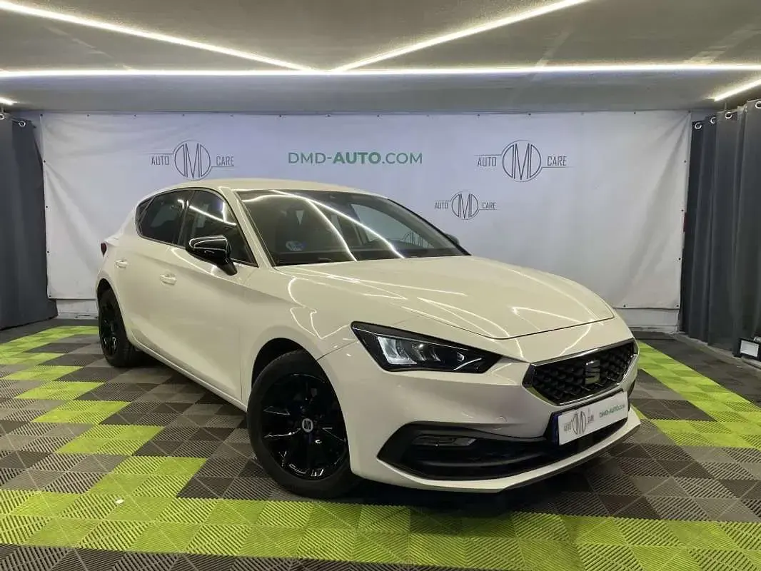 Usado Seat Leon Style 131 CV (96 kW) 2022 Blanco Utilitario