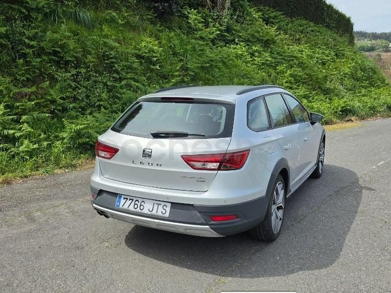 Usado Seat Leon 4Drive 150 CV (110 kW) 2016 Gris / plata Familiar