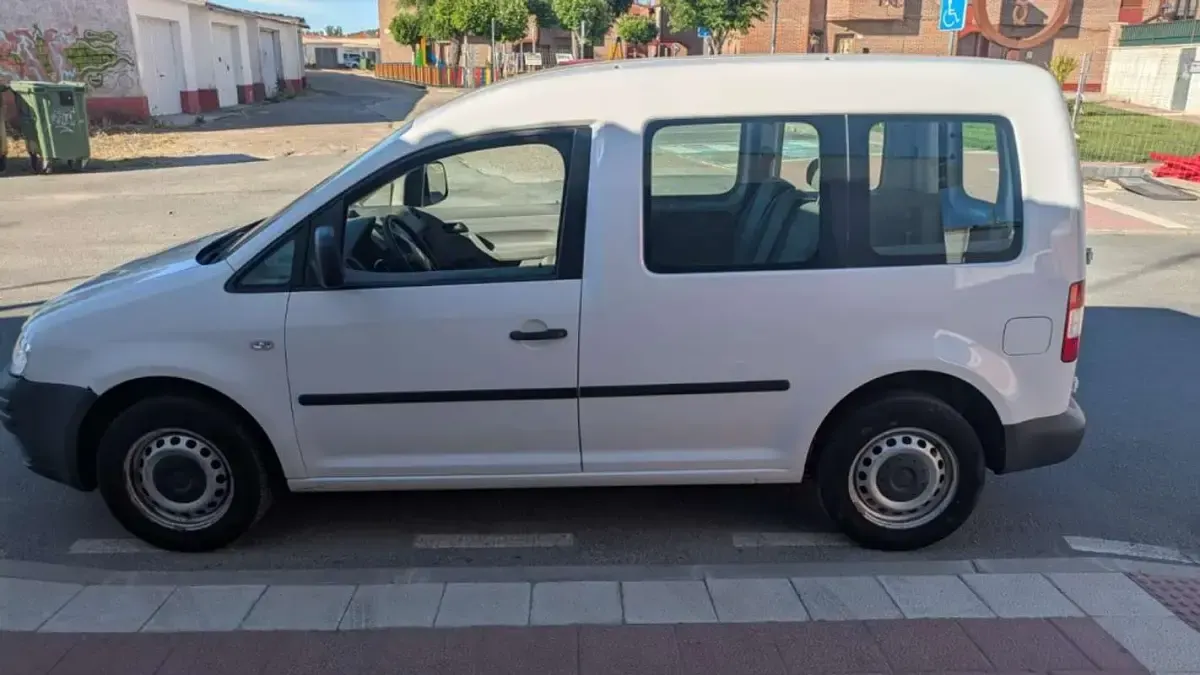 Usado VW Caddy 75 CV (55 kW) 2007 Blanco Monovolumen