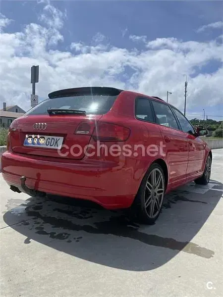 Usado Audi A3 Sportback Attraction 140 CV (102 kW) 2008 Rojo Utilitario