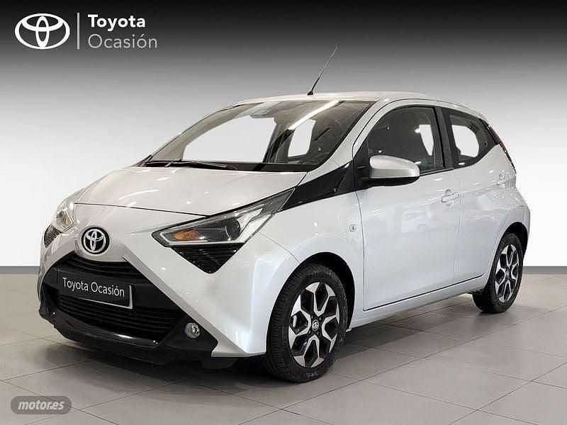 Plateado Usado 2021 Toyota Aygo X-play Utilitario | 14.500 € (Precio justo) - Imagen 1/4