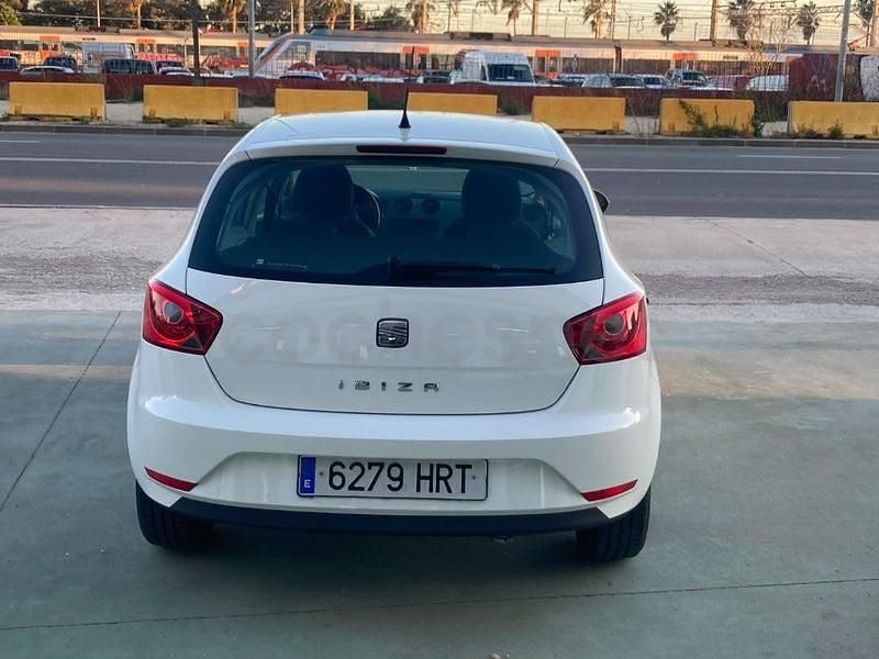 Usado Seat Ibiza Reference 70 CV (51 kW) 2013 Blanco Berlina
