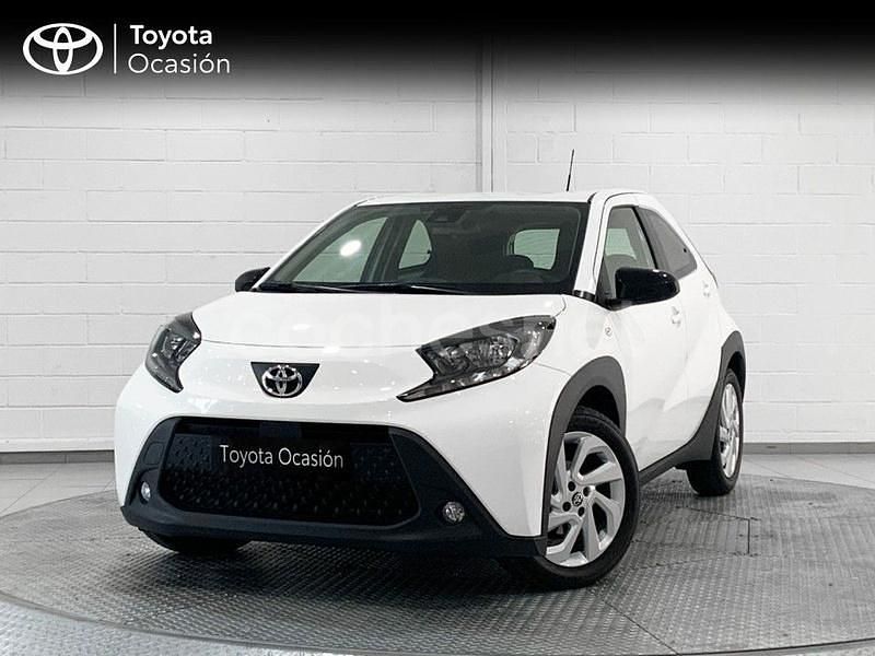 Usado Toyota Aygo X Play 72 CV (52 kW) 2023 Blanco SUV