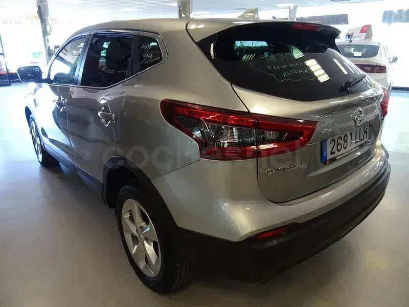 Begagnad Nissan Qashqai Acenta 140 HK (102 kW) 2021 Grå SUV