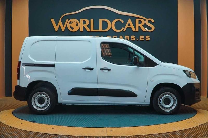 Usado Fiat Doblò 102 CV (75 kW) 2023 Blanco Monovolumen