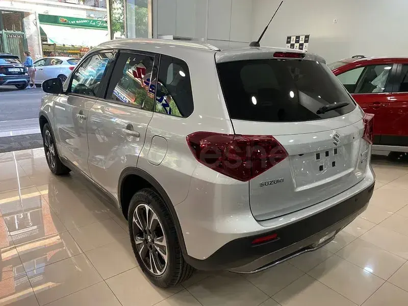 Usado Suzuki Vitara GLX 116 CV (85 kW) 2022 Gris / plata SUV