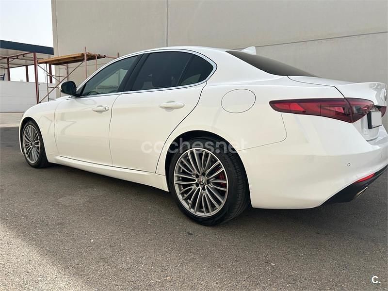 Usado Alfa Romeo Giulia Super 180 CV (132 kW) 2017 Blanco Berlina