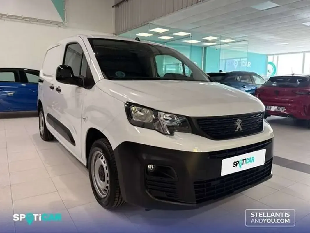 Usado Peugeot Partner 102 CV (75 kW) 2023 Blanco Monovolumen