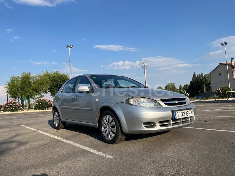 Gris / plata Usado 2010 Chevrolet Lacetti SE Berlina | 4350 € (Precio justo) - Imagen 1/4