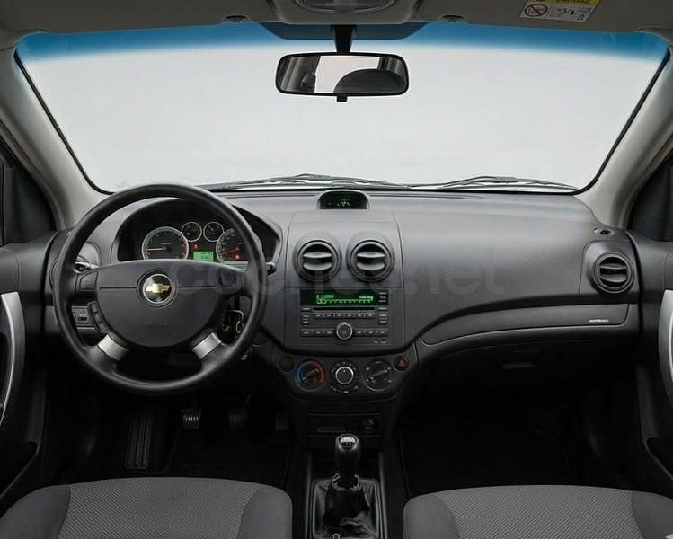 Usado Chevrolet Aveo LS 84 CV (61 kW) 2010 Gris / plata Berlina