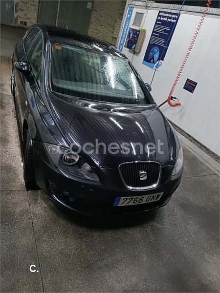 Usado Seat Leon Ecomotive 105 CV (77 kW) 2009 Negro Berlina
