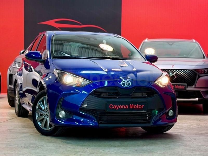 Usado Toyota Yaris Hybrid Business Edition 116 CV (85 kW) 2024 Azul Berlina