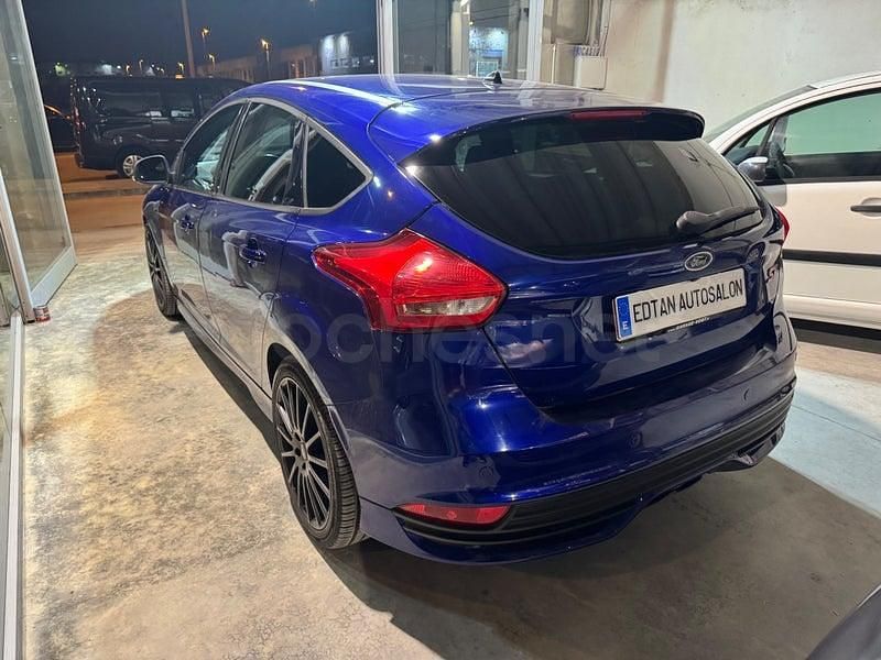 Usado Ford Focus ST 185 CV (136 kW) 2016 Azul Berlina