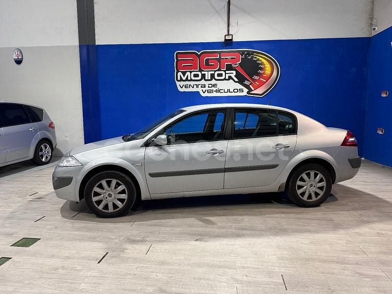 Gris / plata Usado 2007 Renault Mégane II Dynamique Berlina | 4999 € (Precio justo) - Imagen 1/4