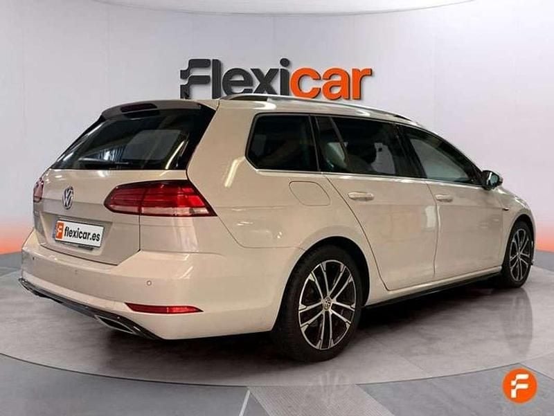 Usado VW Golf VII Sport 150 CV (110 kW) 2018 Blanco Familiar