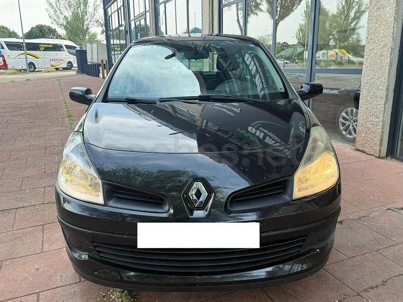 Usado Renault Clio II 75 CV (55 kW) 2007 Negro Berlina