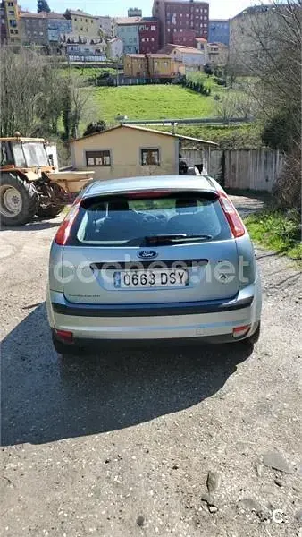 Używany Ford Focus Trend 115 KM (84 kW) 2005 Niebieski Sedan/Limuzyna