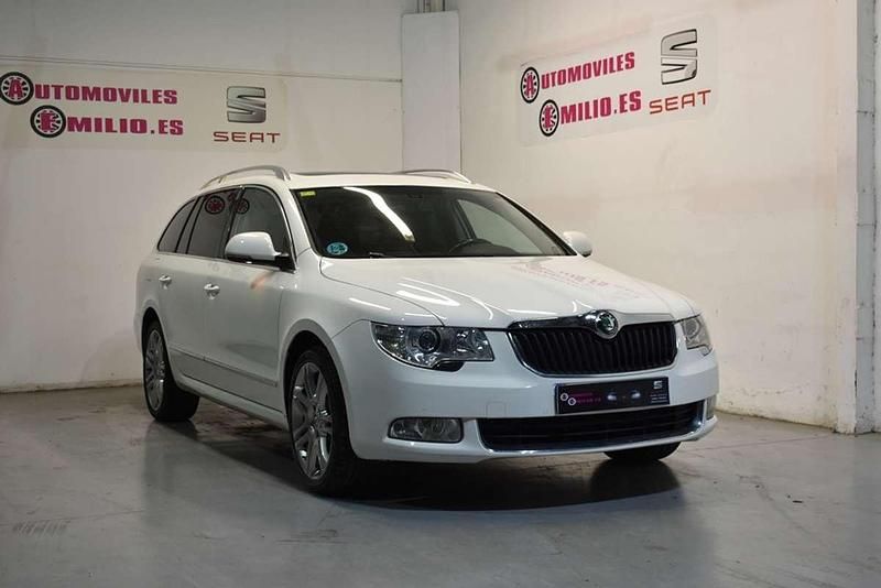 Usado Skoda Superb Elegance 160 CV (117 kW) 2011 Blanco Berlina