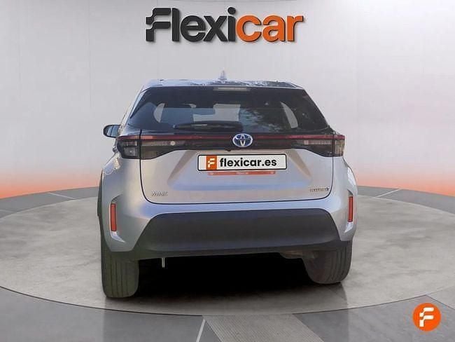 Usado Toyota Yaris Hybrid Active 116 CV (85 kW) 2024 Gris SUV