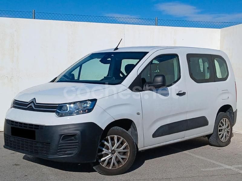 Usado Citroën Berlingo Live 102 CV (75 kW) 2022 Blanco Monovolumen
