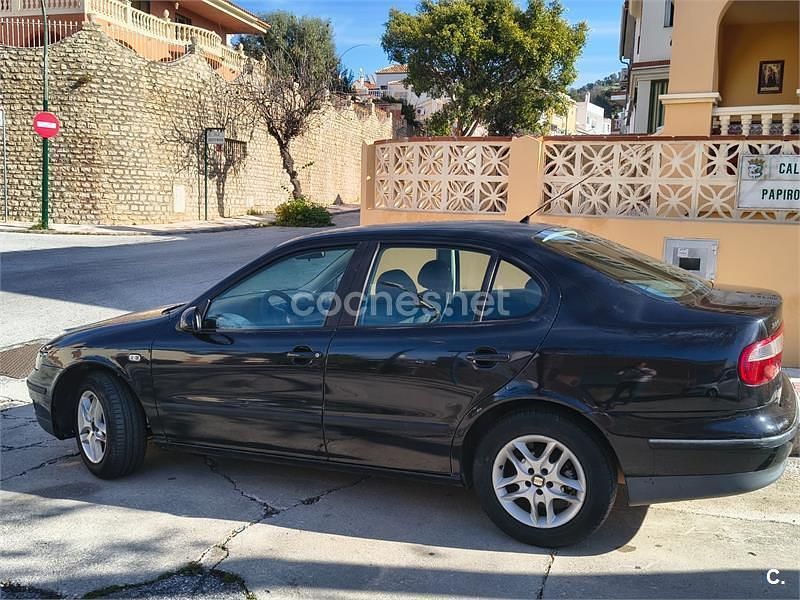 Usado Seat Toledo Stella 105 CV (77 kW) 2004 Negro Berlina