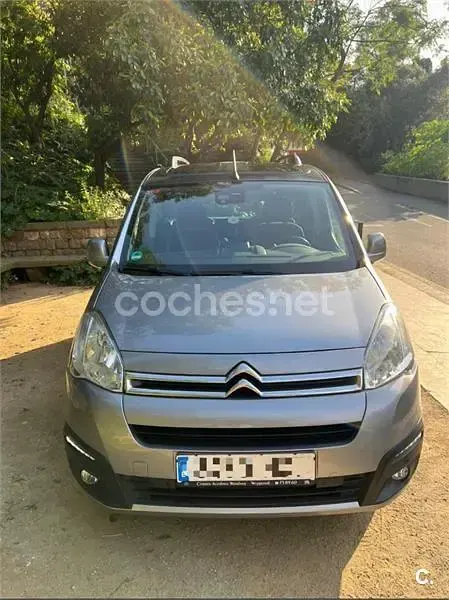Usado Citroën Berlingo Feel 100 CV (73 kW) 2016 Gris / plata Monovolumen