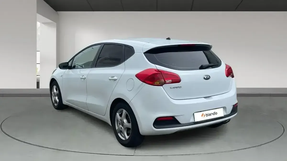 Usado Kia Ceed 100 CV (73 kW) 2015 Blanco Utilitario