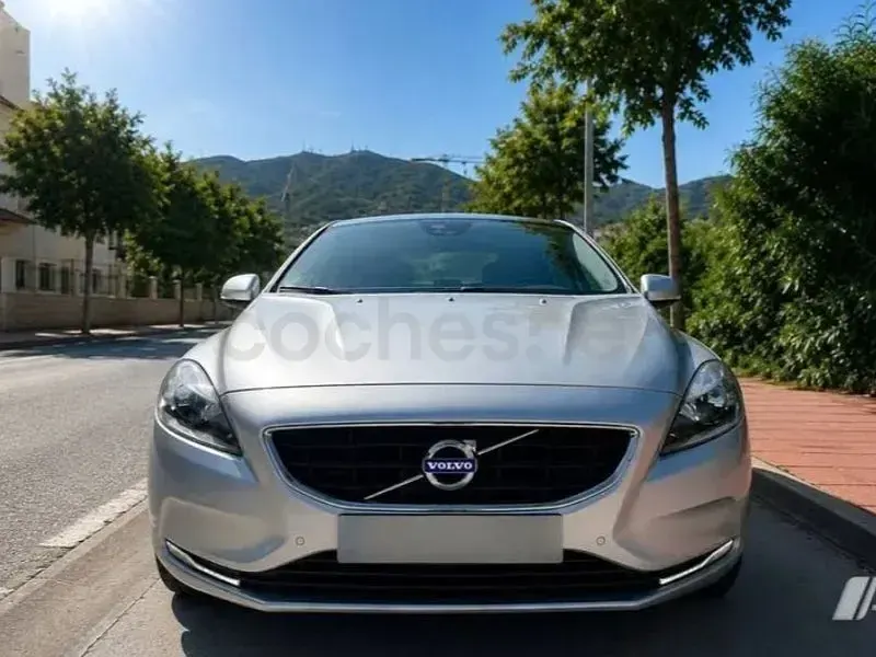 Usado Volvo V40 Momentum 150 CV (110 kW) 2015 Gris / plata Berlina