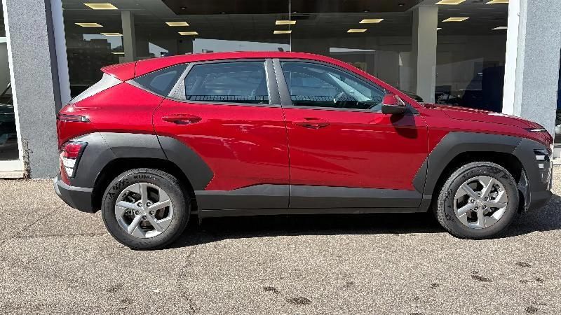 Usado Hyundai Kona 100 CV (73 kW) 2025 Rojo SUV