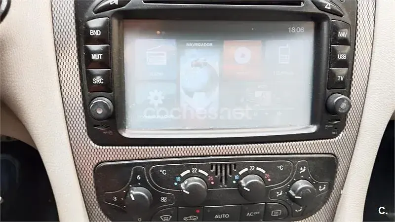 Usado Mercedes C220 143 CV (105 kW) 2003 Negro Berlina