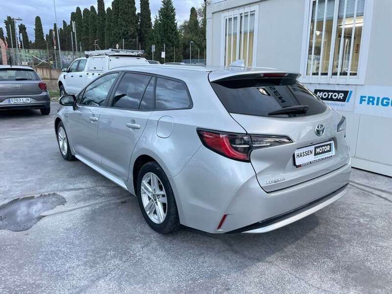 Usado Toyota Corolla Active 122 CV (89 kW) 2021 Plateado Familiar