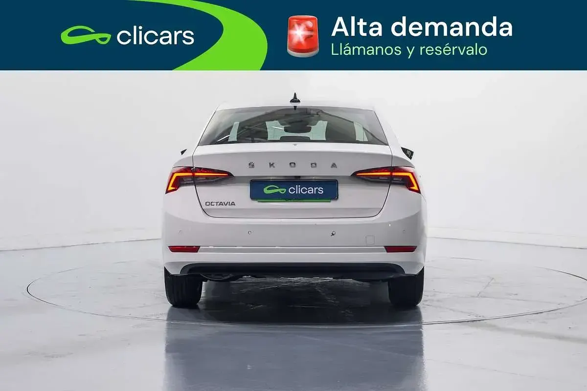 Usado Skoda Octavia Ambition 150 CV (110 kW) 2021 Blanco Utilitario