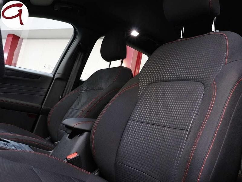 Usado Ford Kuga ST-Line 224 CV (164 kW) 2023 Plateado SUV