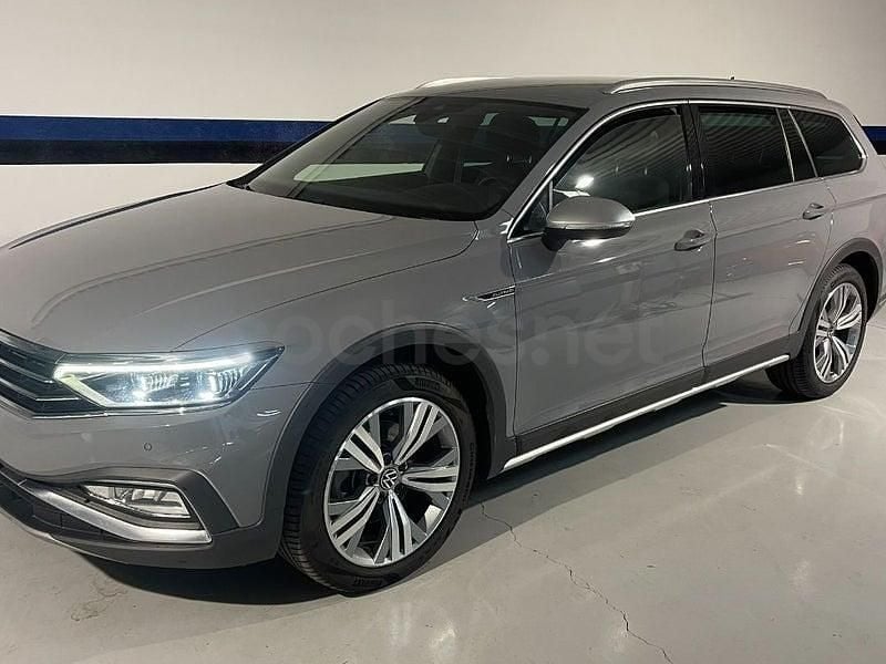 Usado VW Passat Alltrack 200 CV (147 kW) 2023 Gris / plata Familiar