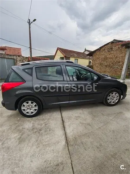 Usado Peugeot 207 95 CV (69 kW) 2010 Negro Familiar