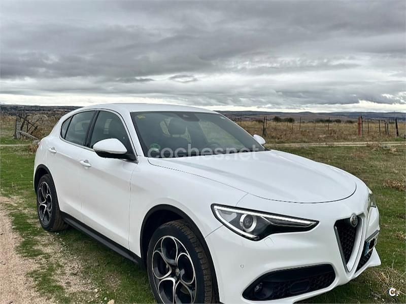Blanco Usado 2019 Alfa Romeo Stelvio Executive SUV | 25.900 € (Precio justo) - Imagen 1/4