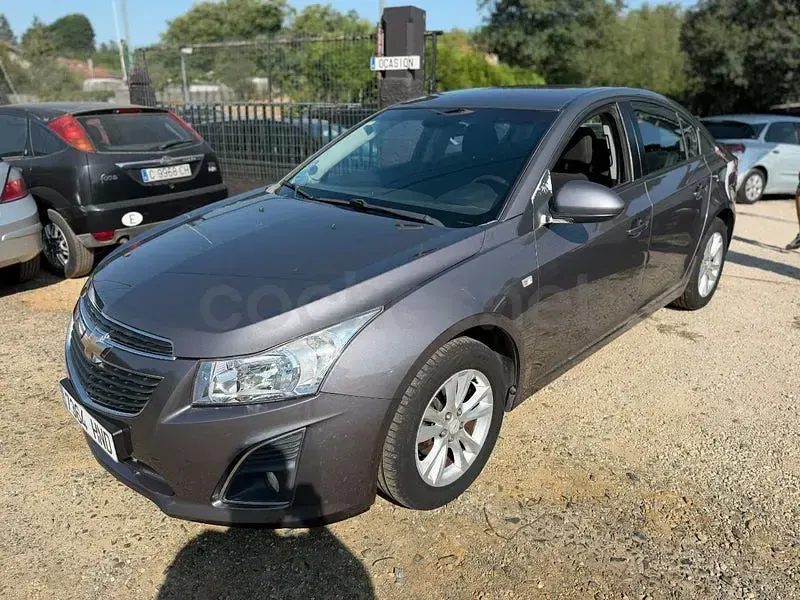Usado Chevrolet Cruze LT 124 CV (91 kW) 2012 Gris / plata Berlina