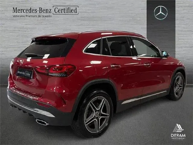 Usado Mercedes GLA250 218 CV (160 kW) 2023 Manufaktur rojo patagonia SUV