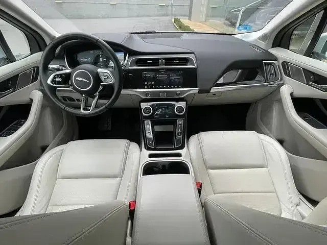 Usado Jaguar I-Pace SE 294 kW (400 CV) 2021 Gris plata SUV