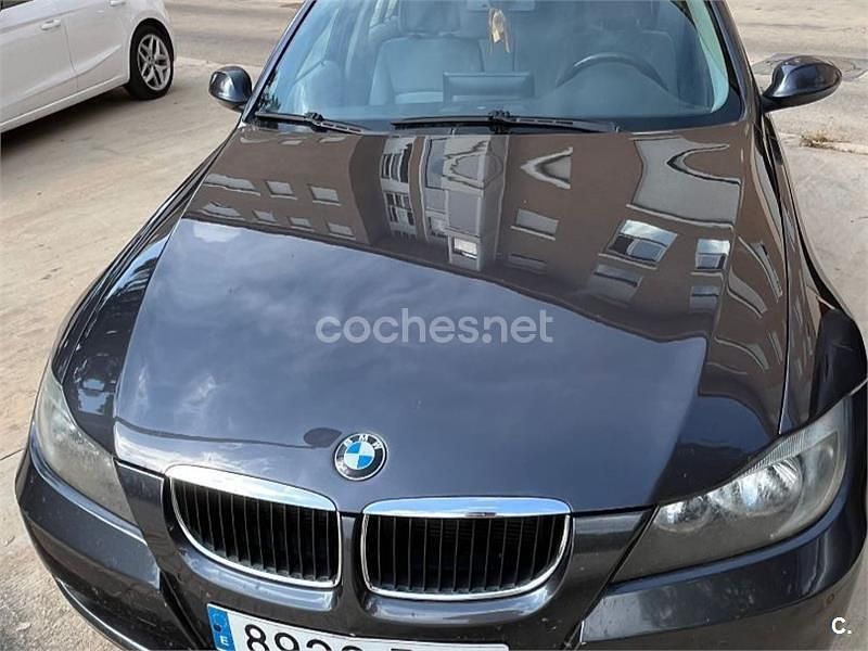 Negro Usado 2005 BMW 320 Berlina | 4500 € (Un poco caro) - Imagen 1/4
