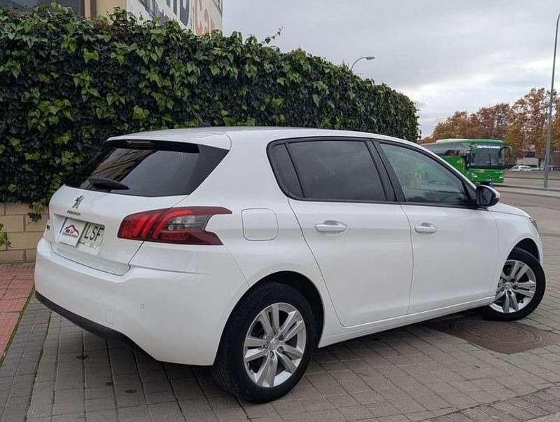 Usado Peugeot 308 Allure 131 CV (96 kW) 2021 Blanco Utilitario