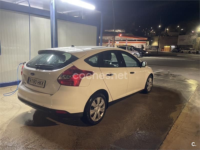 Usado Ford Focus Trend 95 CV (69 kW) 2012 Blanco Berlina