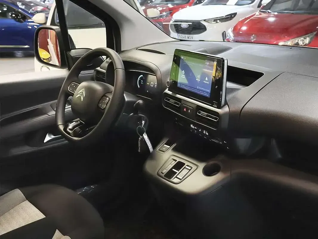 Usado Citroën Berlingo Shine 100 kW (136 CV) 2023 Blanco Monovolumen