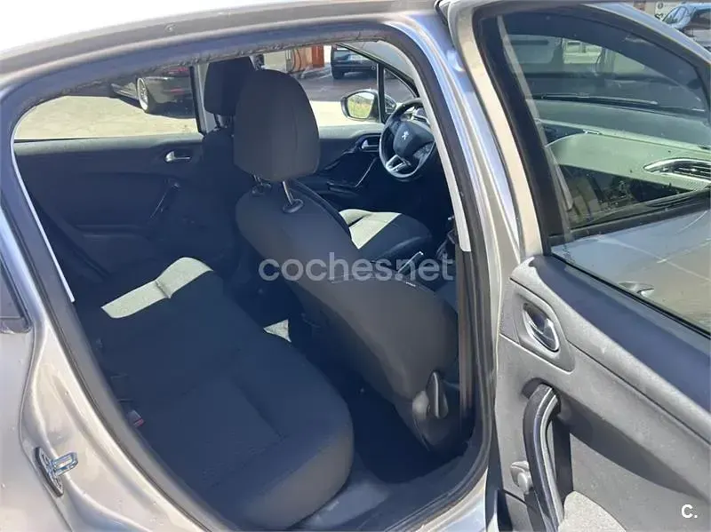 Usado Peugeot 208 Active 82 CV (60 kW) 2017 Gris / plata Utilitario