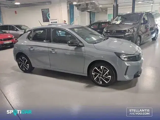 Usado Opel Corsa 100 CV (73 kW) 2023 Gris Utilitario